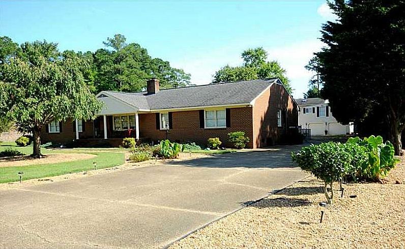 1st image of 104-B Bradley Dr