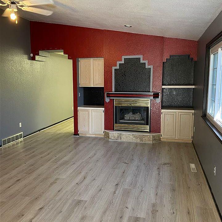 2nd image of 814 E 6th St