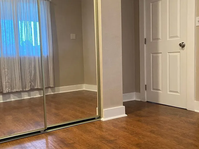 2712 Knox Ave — Photo 6