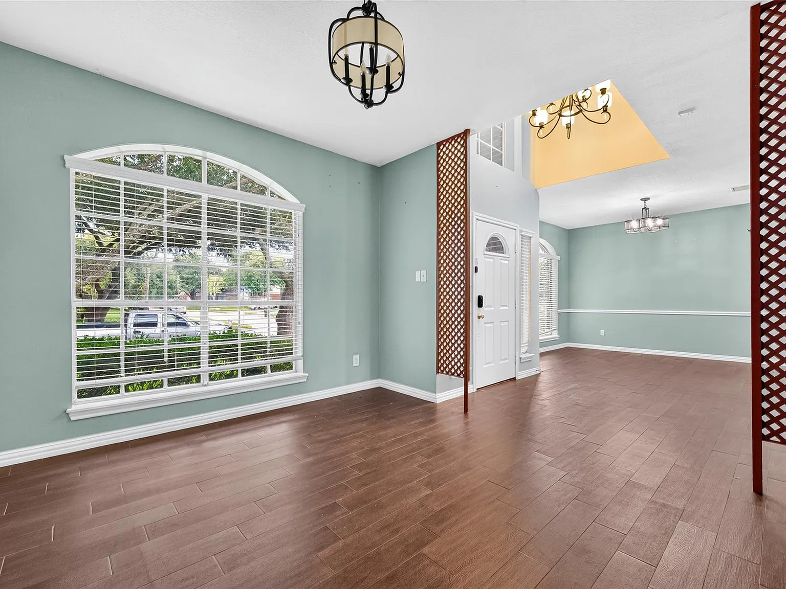 4 bed, 2.5 bath, 2647 sqft, $2,200 — Photo 4
