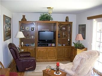4th image of 2700 Victoria Ln