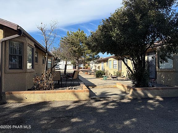 2nd image of 1283 N Tapadero Dr
