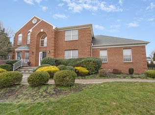 11 Briarwood Dr, Warren, NJ 07059