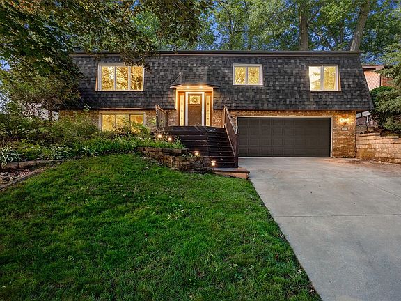 2nd image of 2023 Sandalwood Dr NE