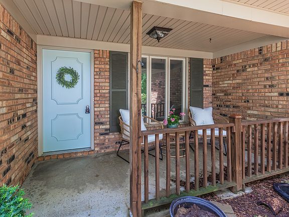 3rd image of 5939 Tulip Dr
