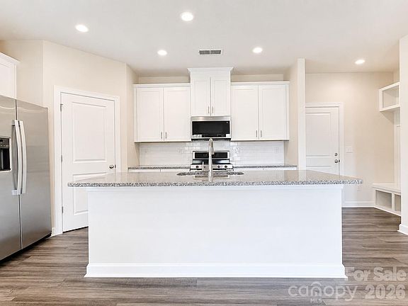 5th image of 518 Nixon Rd