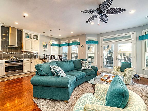 5th image of 904 2nd St #2