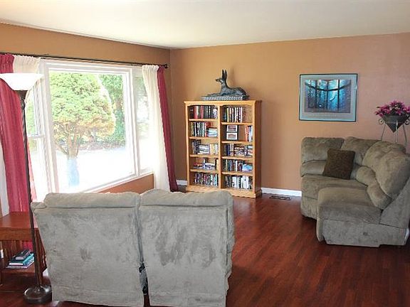 5th image of 5 Gallway Ct