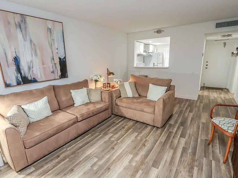9150 Lime Bay Blvd #21 — Photo 2