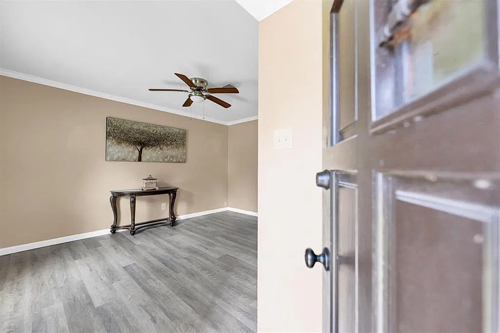 3 bed, 1.5 bath, 1019 sqft, $1,450 — Photo 2