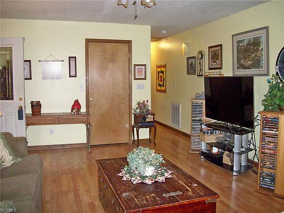 4th image of 609 17th St