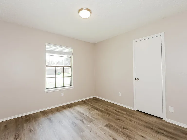922 Elliott Dr — Photo 13