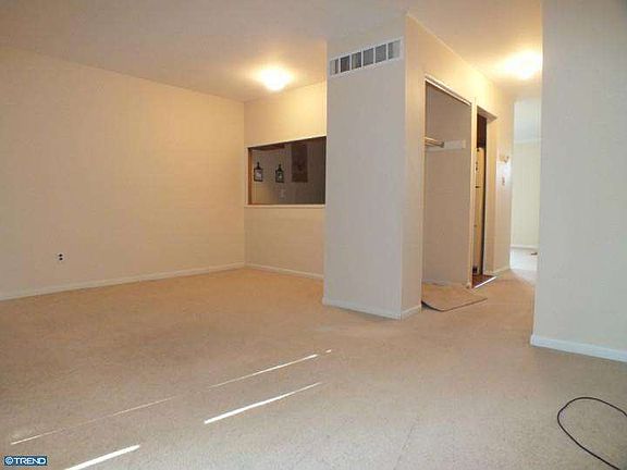 2nd image of 493 Summer Park Cres