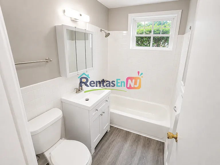 112 Lincoln Ave #1B — Photo 4