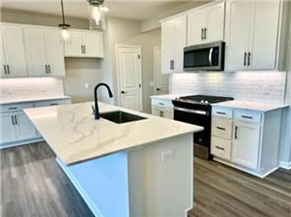 9508 4th St N, Lake Elmo, MN 55042