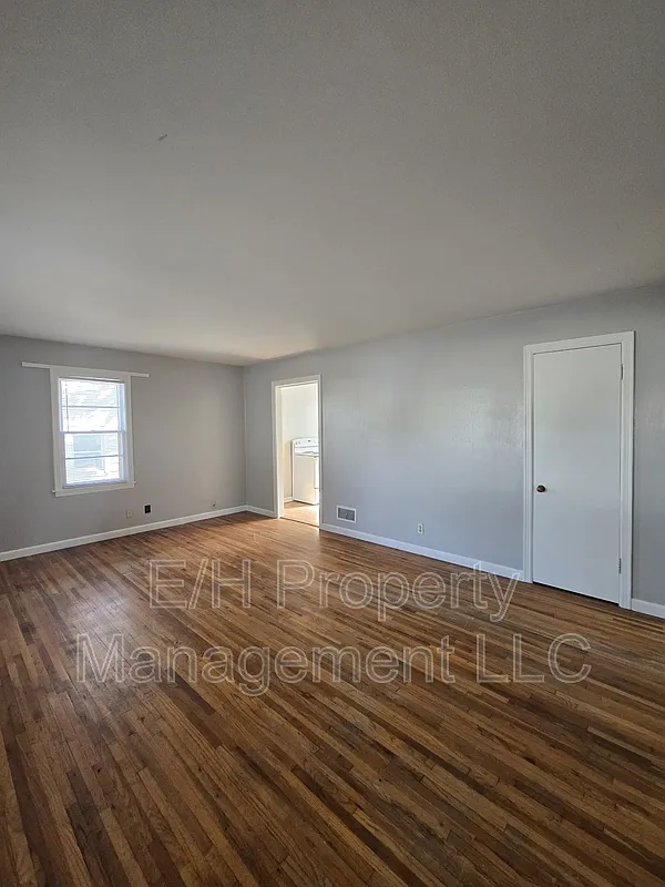 2 bed, 1.0 bath, 816 sqft, $900 — Photo 3