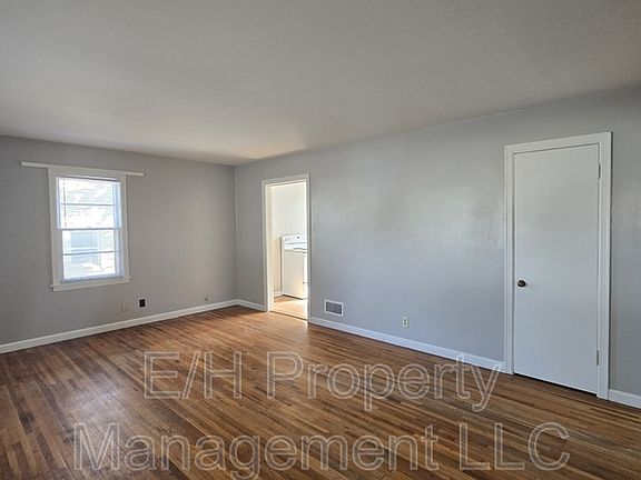 3rd image of 1128 S Quentin St