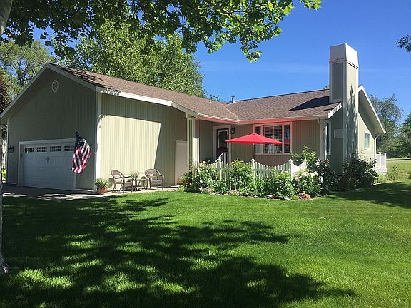 3rd image of 466 Country Club Dr