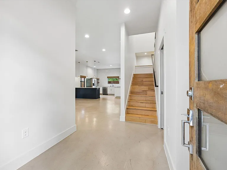 4506 Russell Dr #B — Photo 4