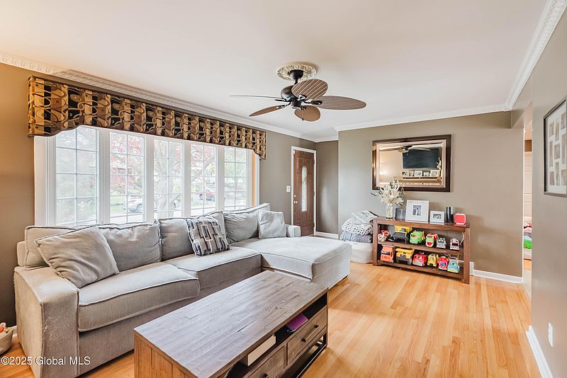4th image of 5 Kenyon Drive