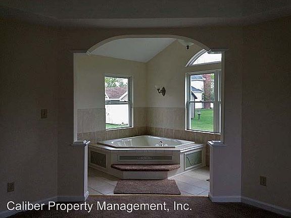 3rd image of 710 Idlewood Dr