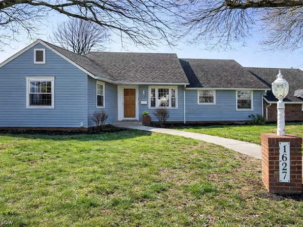 1627 Bayberry Ln, Coshocton, OH 43812