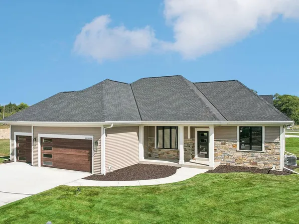 W251N2344 Valleyview CIRCLE, Pewaukee, WI 53072