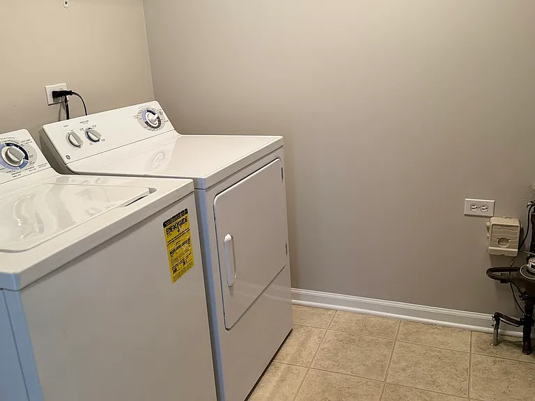2361 Sunshine Ln — Photo 18