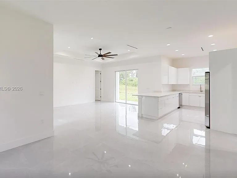 6050 Stratton Rd — Photo 10
