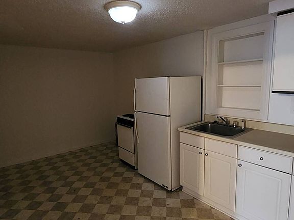 3rd image of 29222 Grand River Ave APT 7