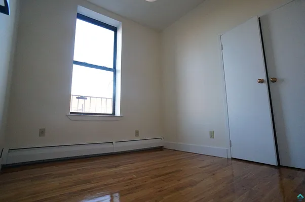 Rented by EXR | media 13