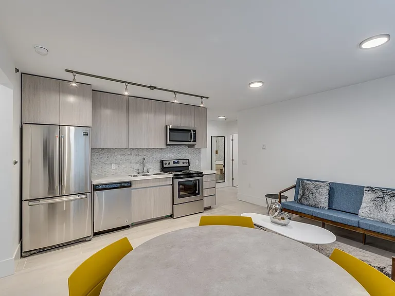 1425 Haro St #202 — Photo 8