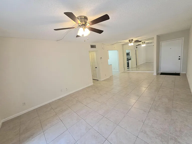 959 SE 2nd Ave #101 — Photo 21