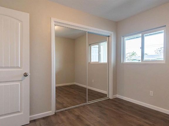 3rd image of 4552-54 Seminole Dr