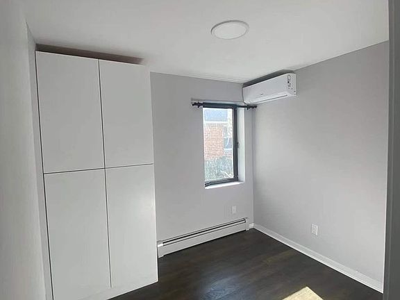 5th image of 4025 Utopia Pkwy #1