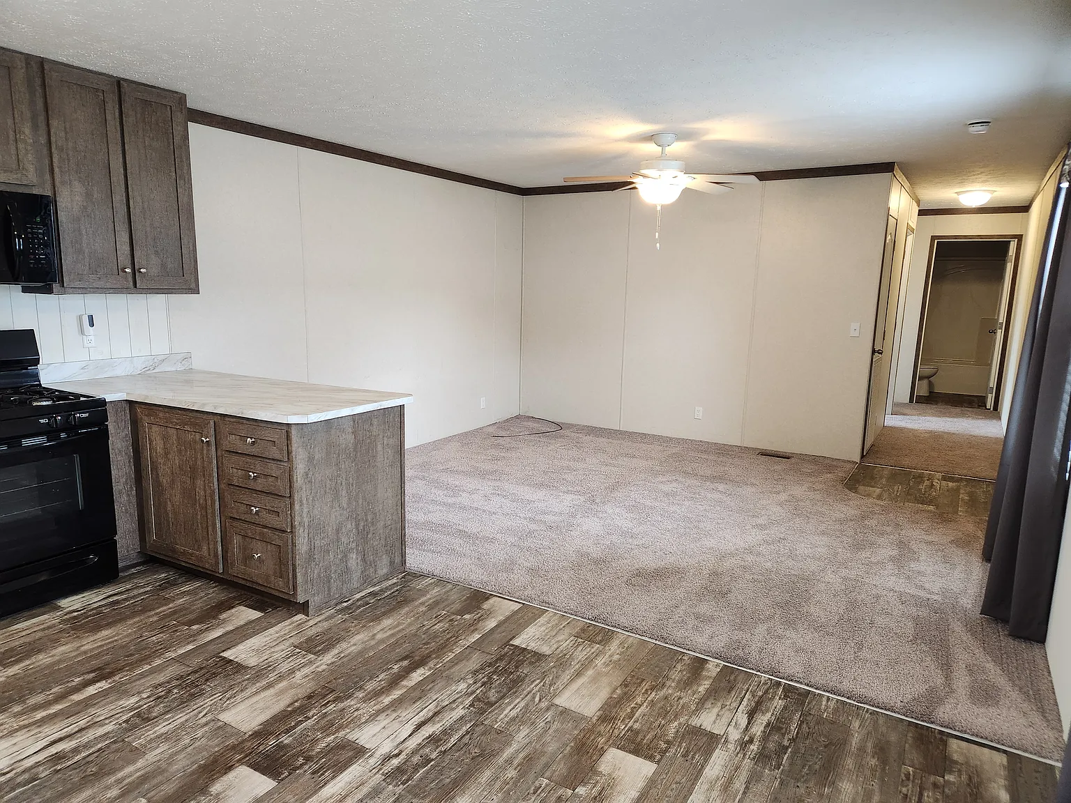 Convienent And Comfort Living! — Photo 3