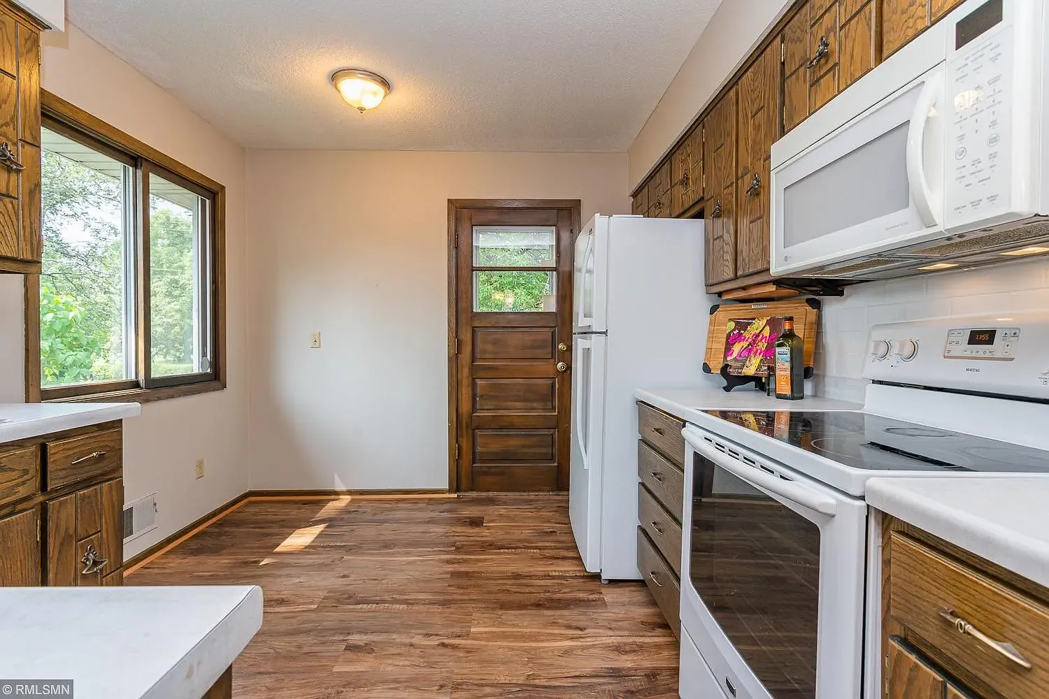 4 bed, 2300 sqft, $2,600 — Photo 4