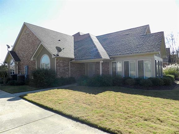 4th image of 140 Sweetwater Dr