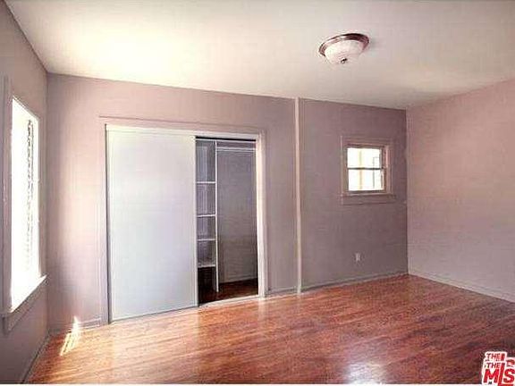 5th image of 571 N Windsor Blvd