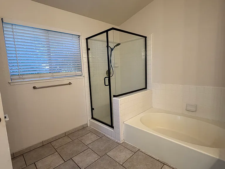 112 Garrett Dr — Photo 9