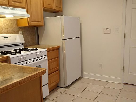 3rd image of 1528 Catharine St #1R