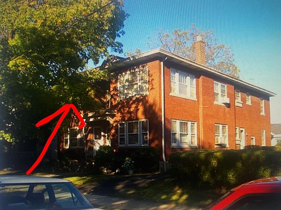 Front of building. Apartment for rent is in 2nd floor where arrow is pointing.