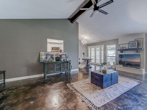 5th image of 10221 Dugas Dr