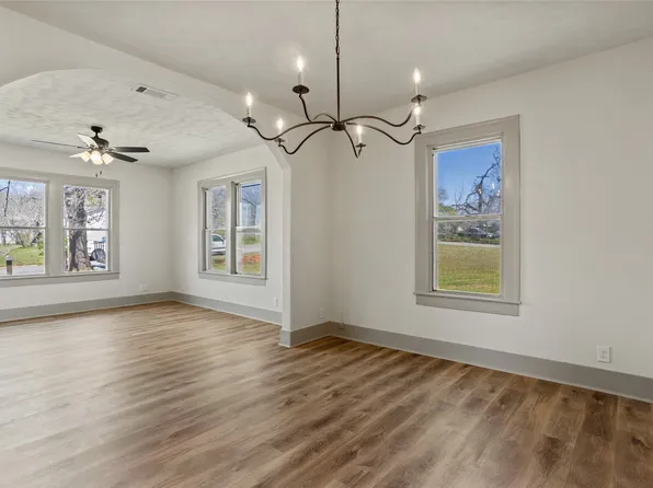 1104 W Hanna St, Denison, TX 75020