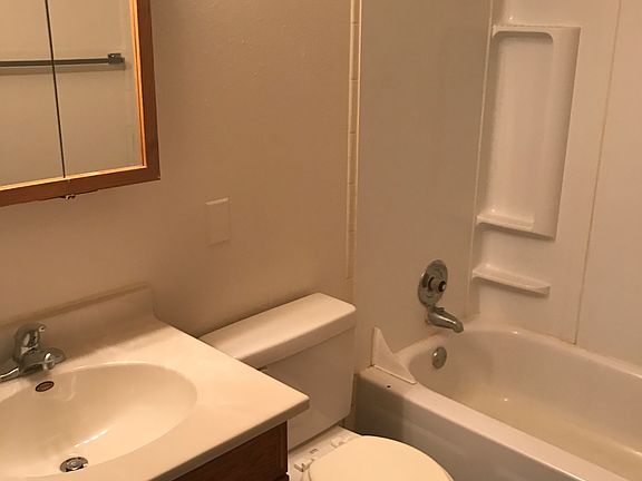 4th image of 101 5th St E APT 3