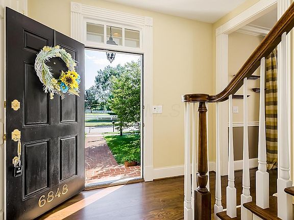 3rd image of 6848 Rosewell Ln