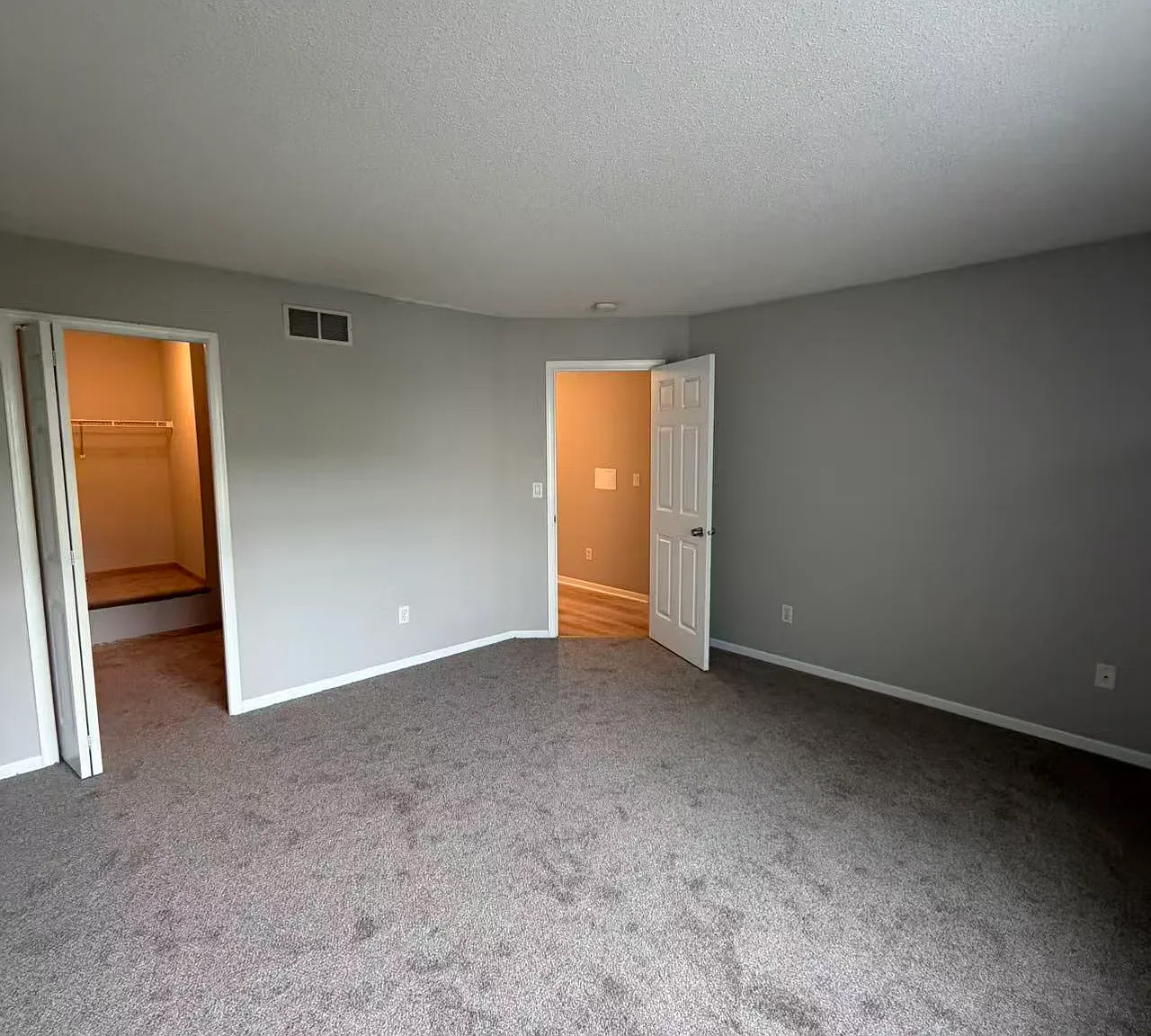 2 bed, 1.5 bath, 1119 sqft, $2,100 — Photo 4