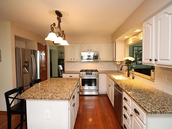 3rd image of 5581 Greenfield Dr