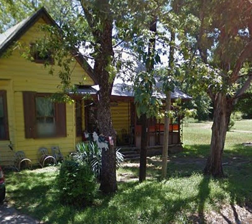 2nd image of 805 E 1st Ave