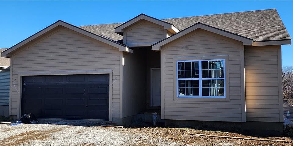 2nd image of 4816 Crystal Dr